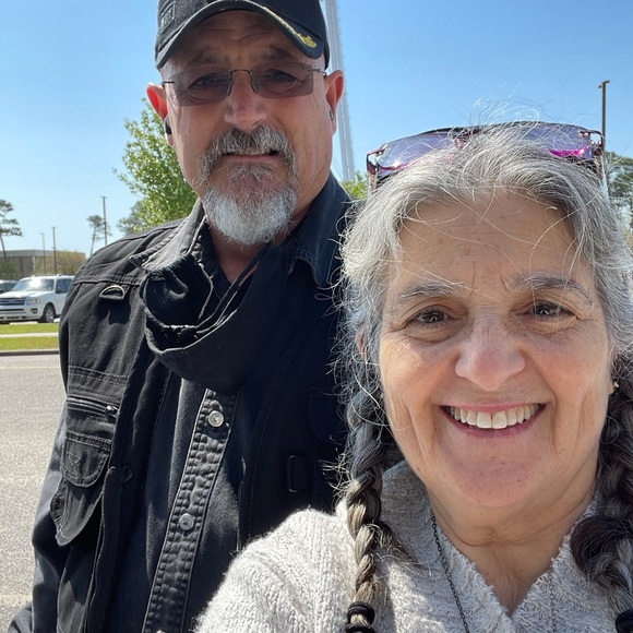 Meet your Posher, Mona Lisa. Share this & other listings I’ll share back🙏💙💛 - Picture 2 of 16